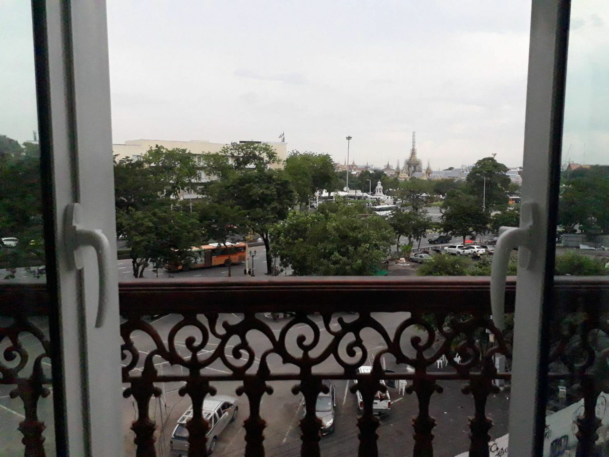 Hotel Dang Derm In The Park Khaosan Bangkok Exterior foto